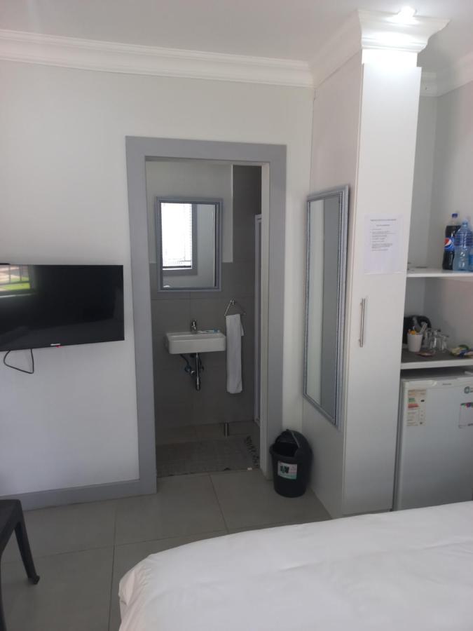 Triple9 Hatfield Guesthouse Pretoria-Noord Exteriör bild
