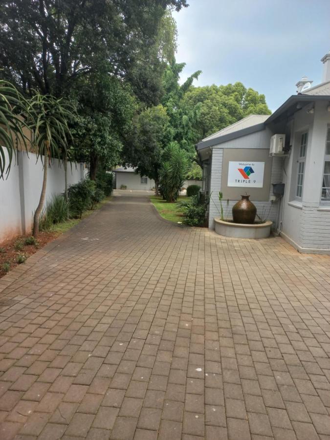 Triple9 Hatfield Guesthouse Pretoria-Noord Exteriör bild
