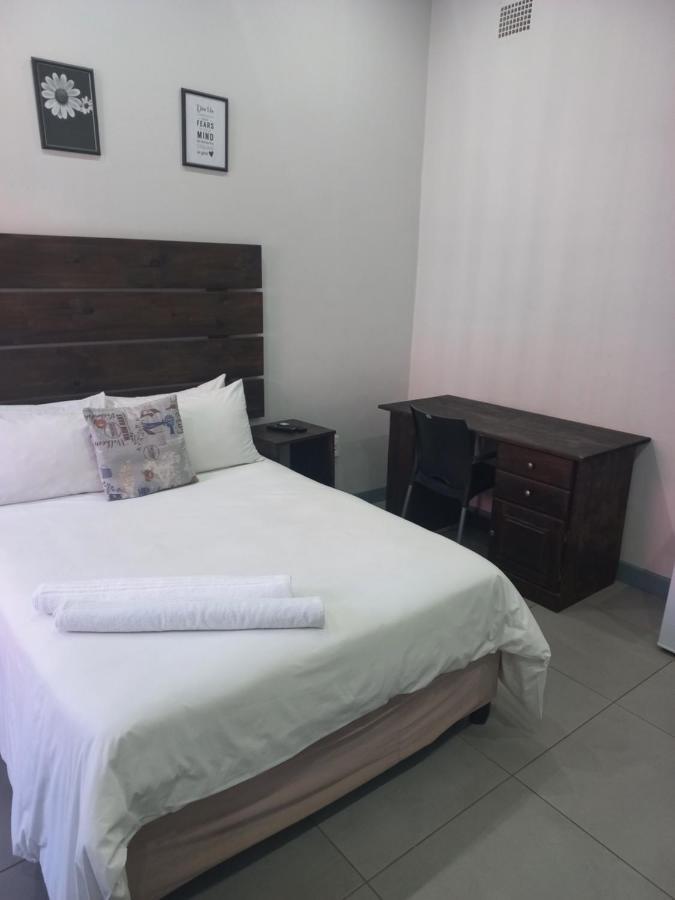 Triple9 Hatfield Guesthouse Pretoria-Noord Exteriör bild