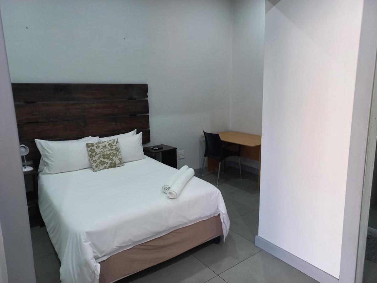 Triple9 Hatfield Guesthouse Pretoria-Noord Exteriör bild